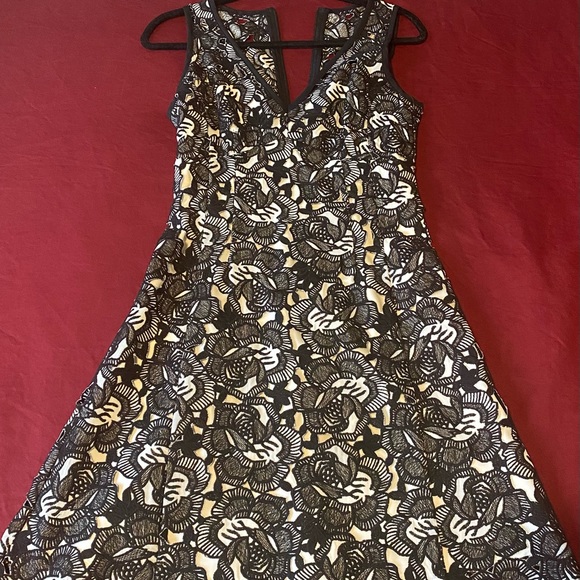 Nanette Lepore Dresses & Skirts - Nanette Lepore Mi Amor Sheath Dress